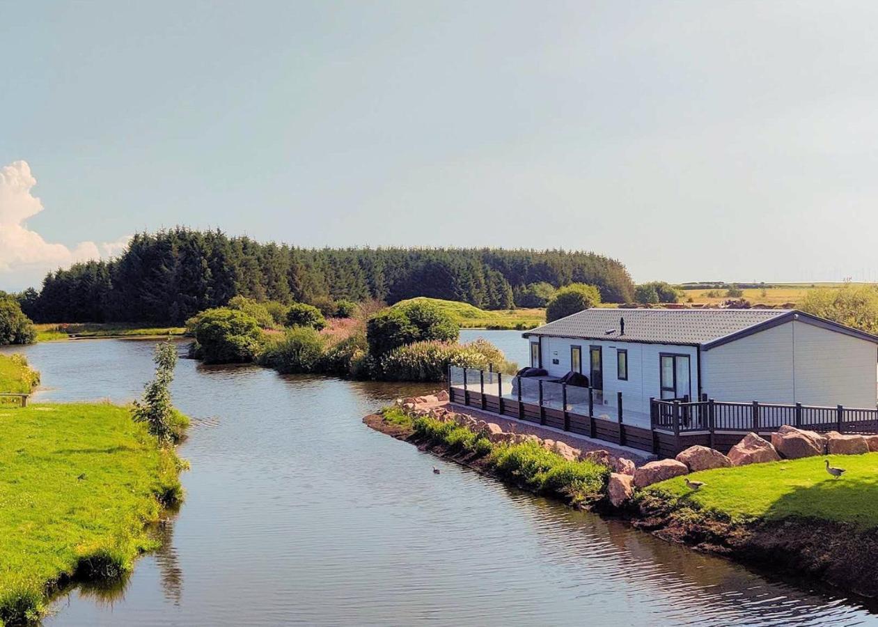 Luxury Lakeside Lodge With Htub Beautiful Views Annan Luaran gambar