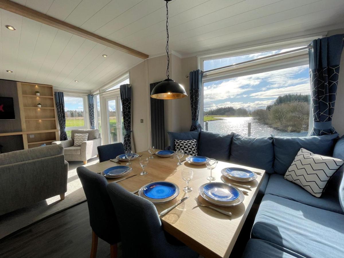 Luxury Lakeside Lodge With Htub Beautiful Views Annan Luaran gambar