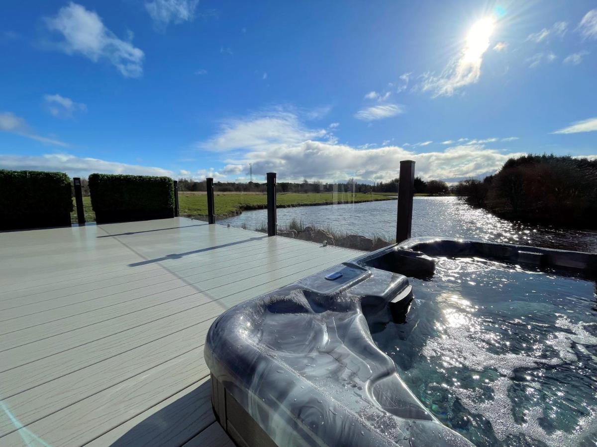 Luxury Lakeside Lodge With Htub Beautiful Views Annan Luaran gambar