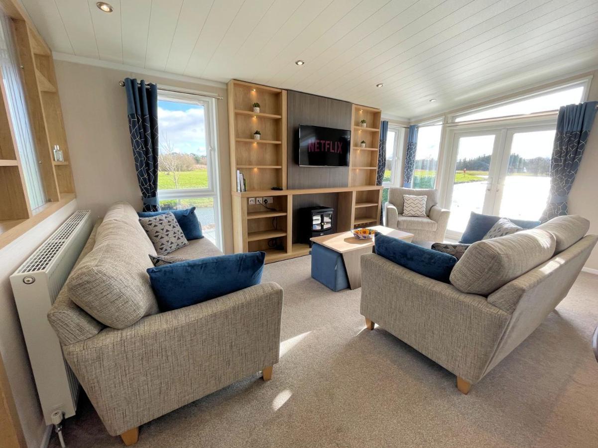Luxury Lakeside Lodge With Htub Beautiful Views Annan Luaran gambar
