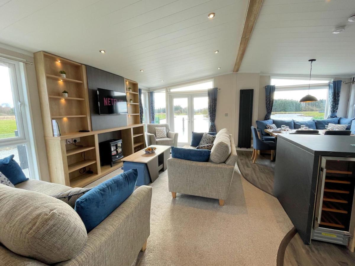 Luxury Lakeside Lodge With Htub Beautiful Views Annan Luaran gambar