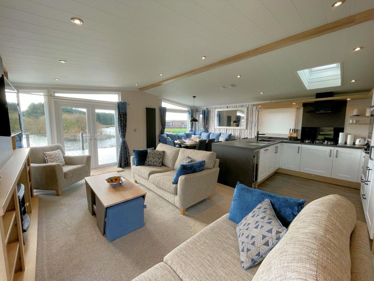 Luxury Lakeside Lodge With Htub Beautiful Views Annan Luaran gambar