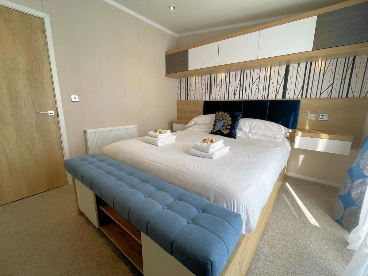 Luxury Lakeside Lodge With Htub Beautiful Views Annan Luaran gambar