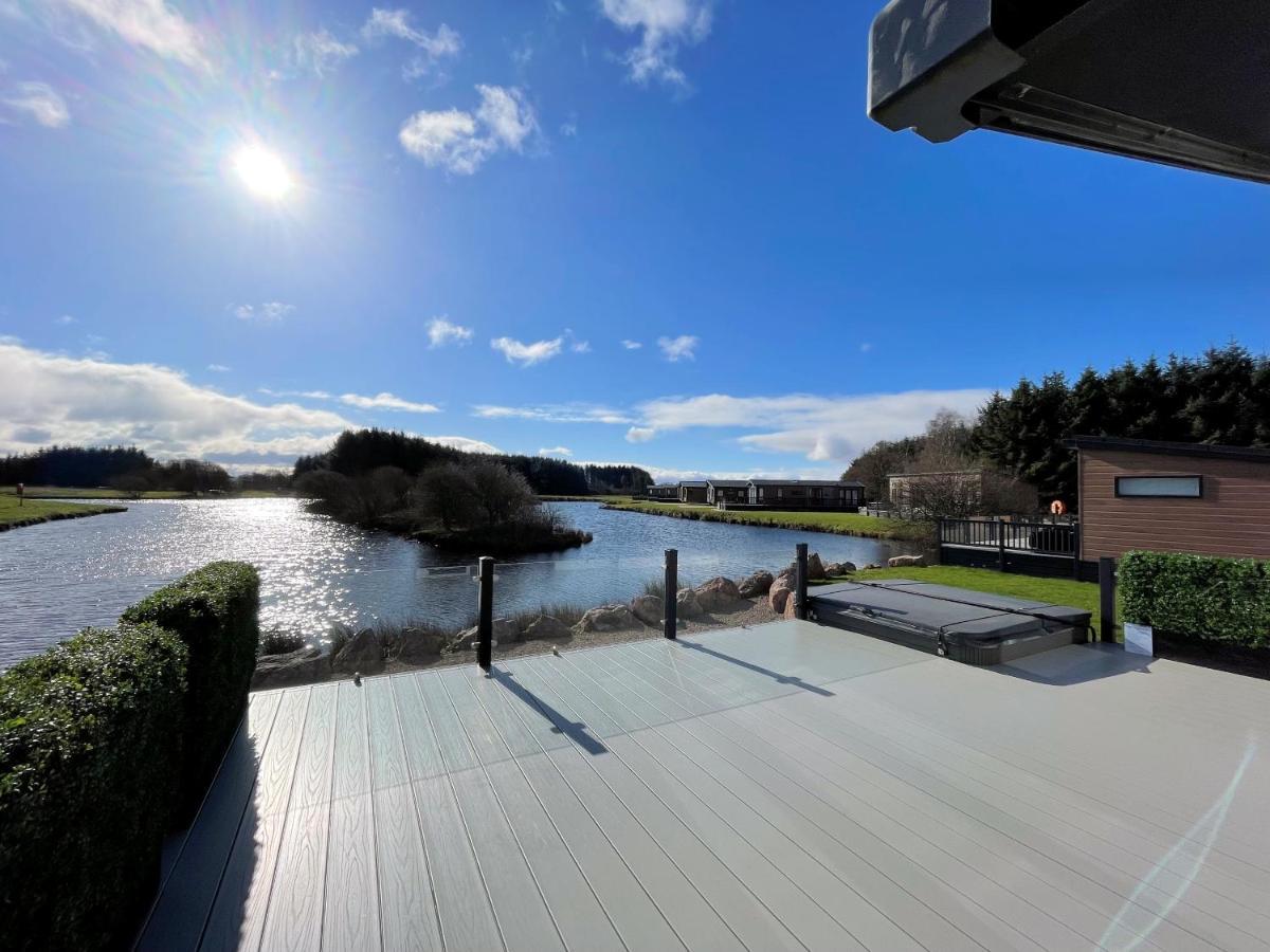 Luxury Lakeside Lodge With Htub Beautiful Views Annan Luaran gambar