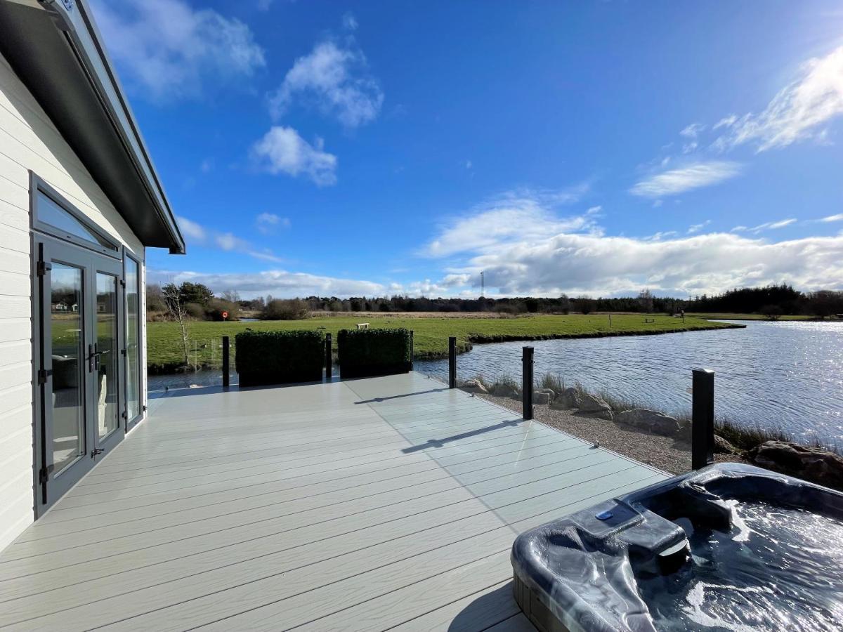 Luxury Lakeside Lodge With Htub Beautiful Views Annan Luaran gambar