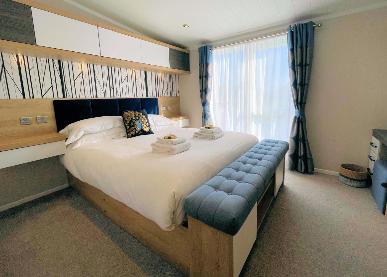 Luxury Lakeside Lodge With Htub Beautiful Views Annan Luaran gambar