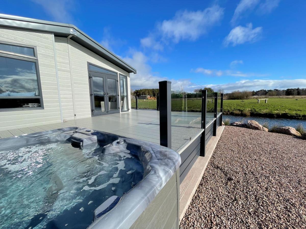 Luxury Lakeside Lodge With Htub Beautiful Views Annan Luaran gambar