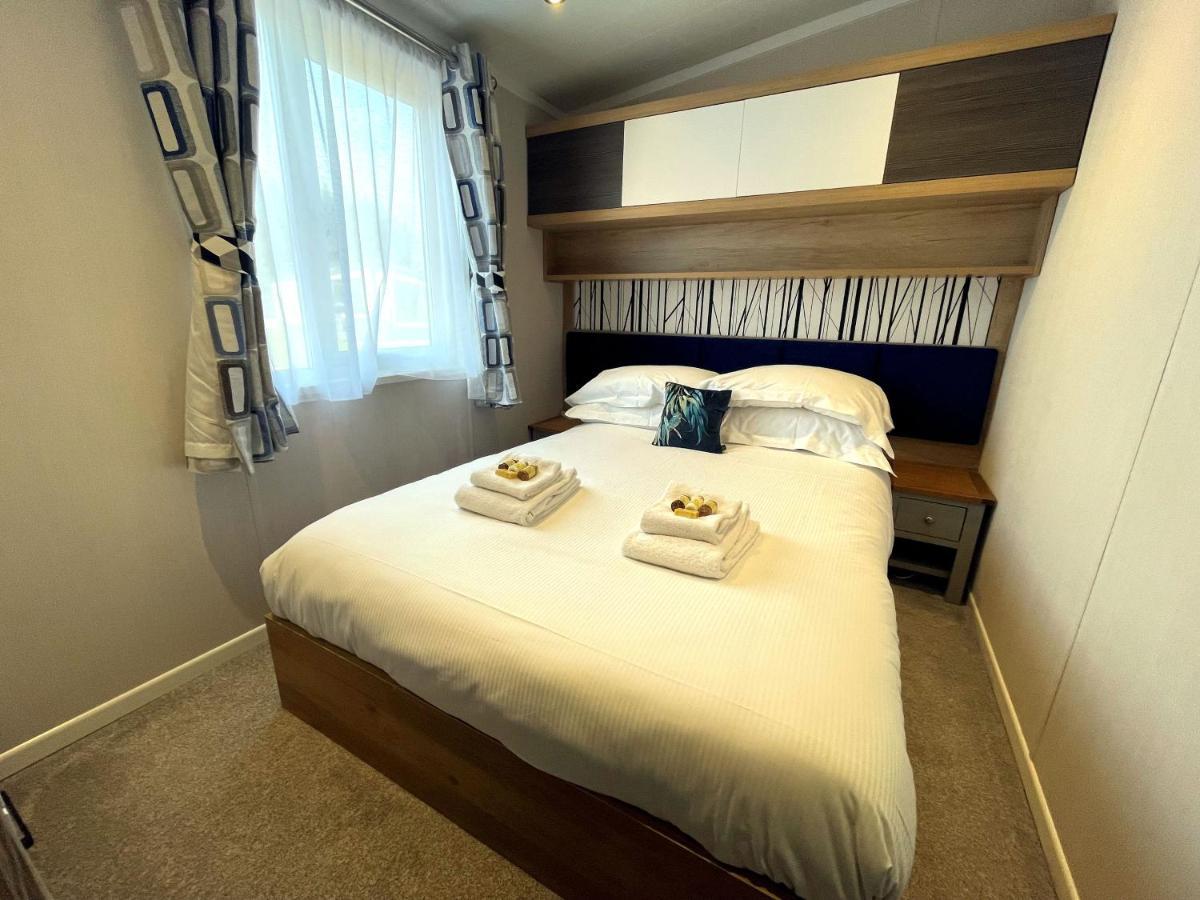 Luxury Lakeside Lodge With Htub Beautiful Views Annan Luaran gambar