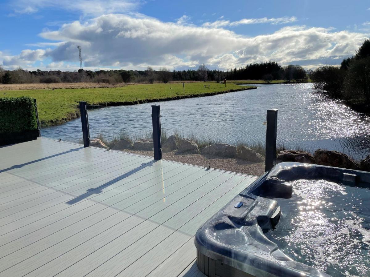 Luxury Lakeside Lodge With Htub Beautiful Views Annan Luaran gambar