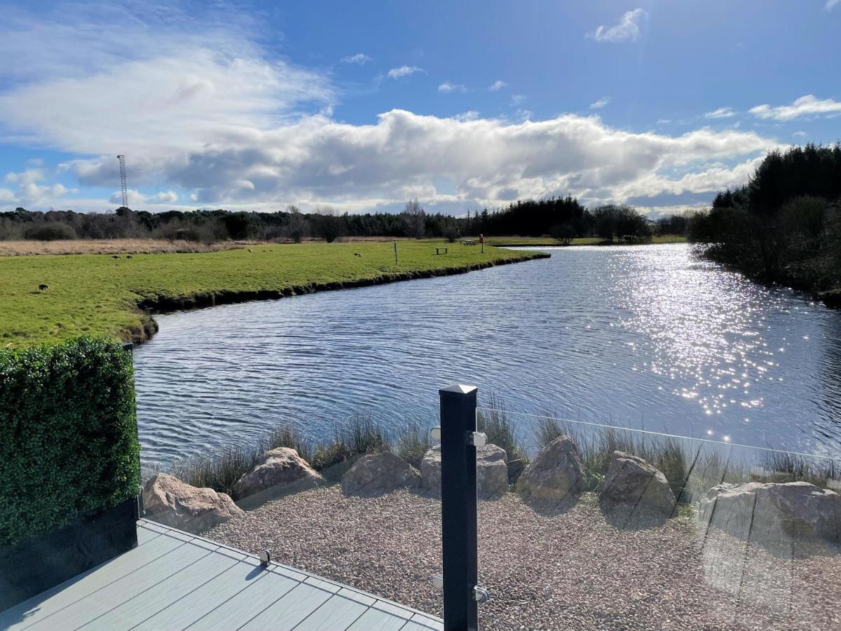 Luxury Lakeside Lodge With Htub Beautiful Views Annan Luaran gambar